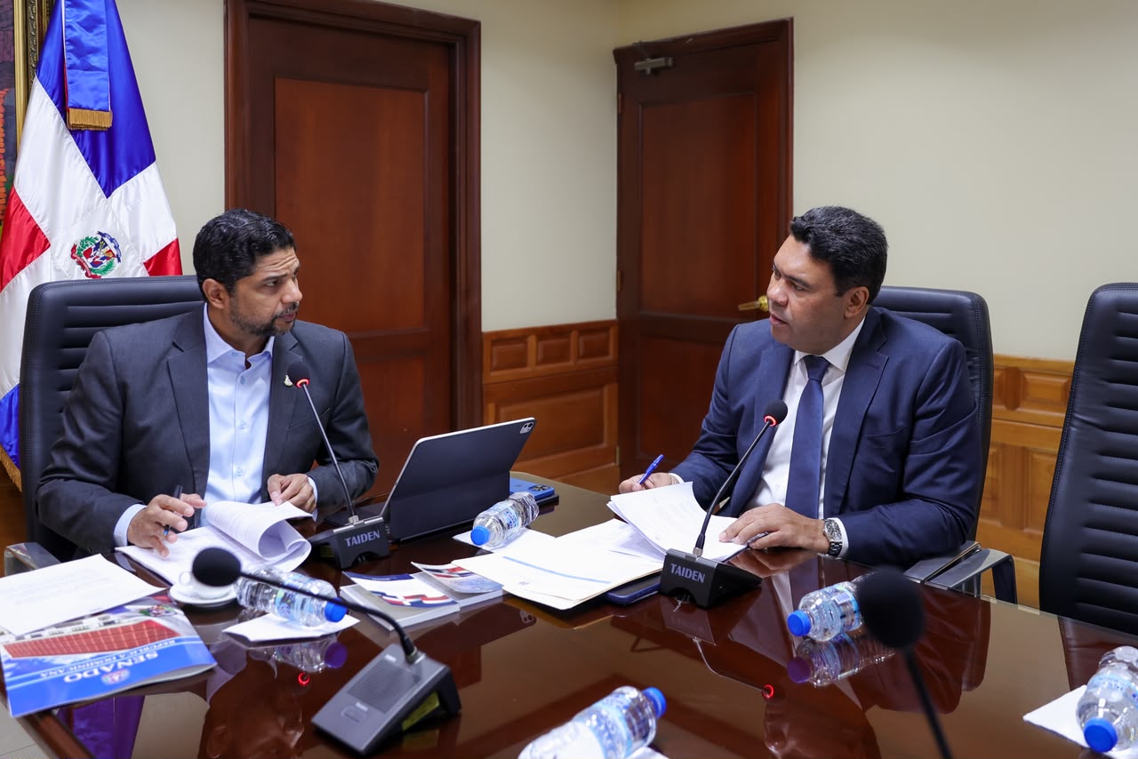 Comisión de Deportes escucha a Comisionado de Beisbol sobre proyectos buscan proteger a prospectos del Beisbol
