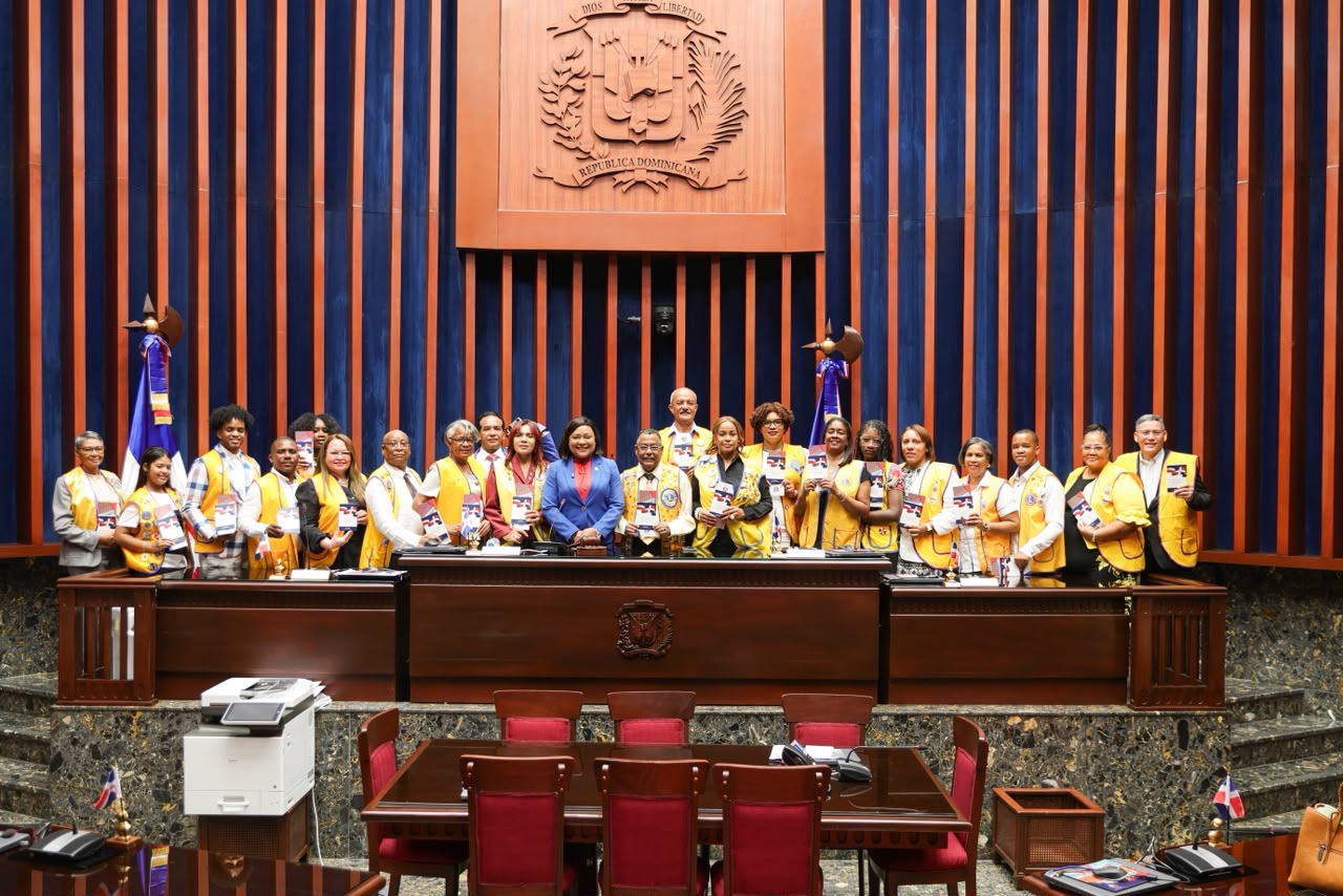 Senado recibe delegación del Club de Leones de San Pedro de Macorís