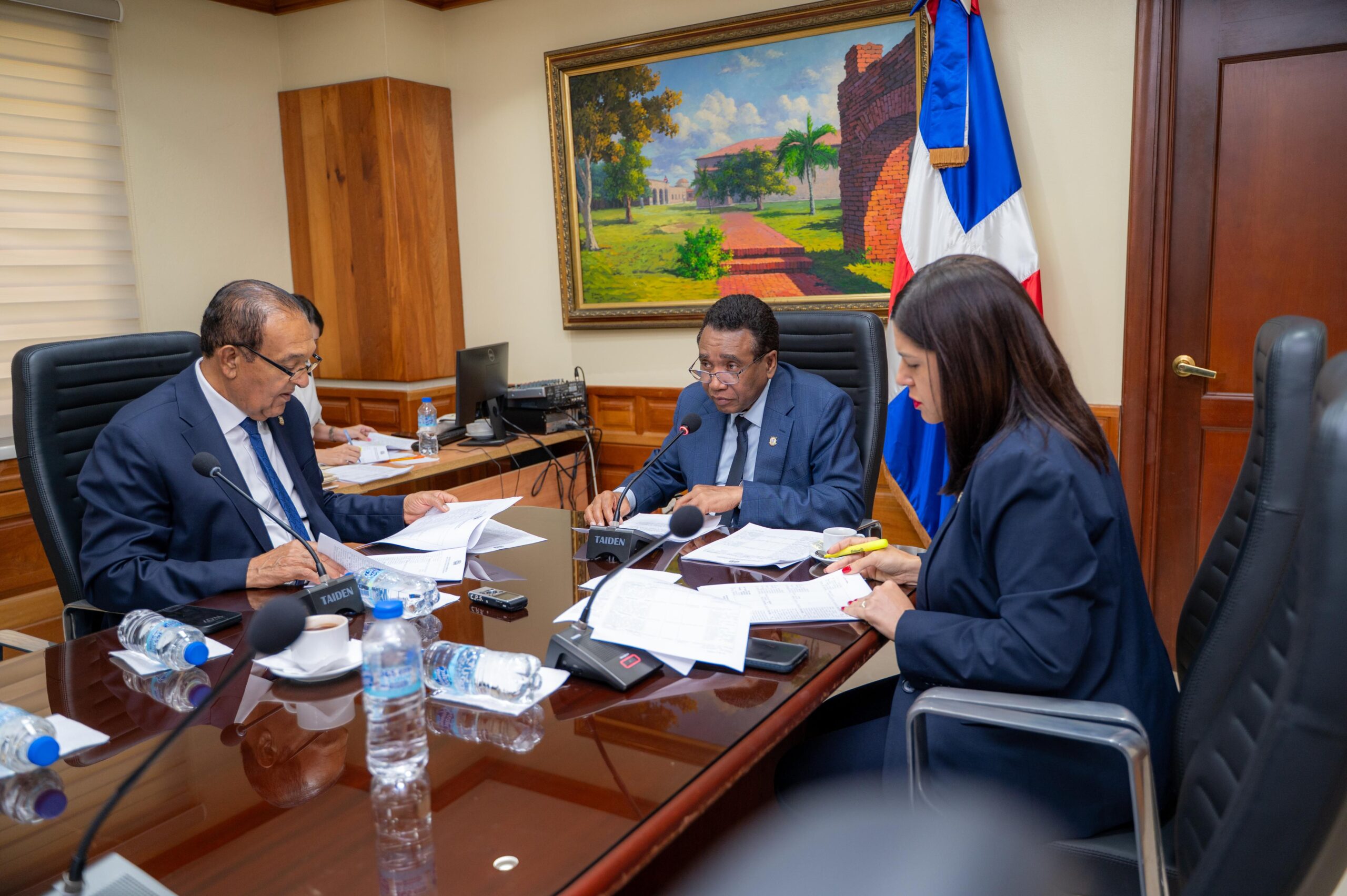 Comisión de Obras Públicas favorece resoluciones solicitan reparación y construcción de carreteras en varias provincias del país