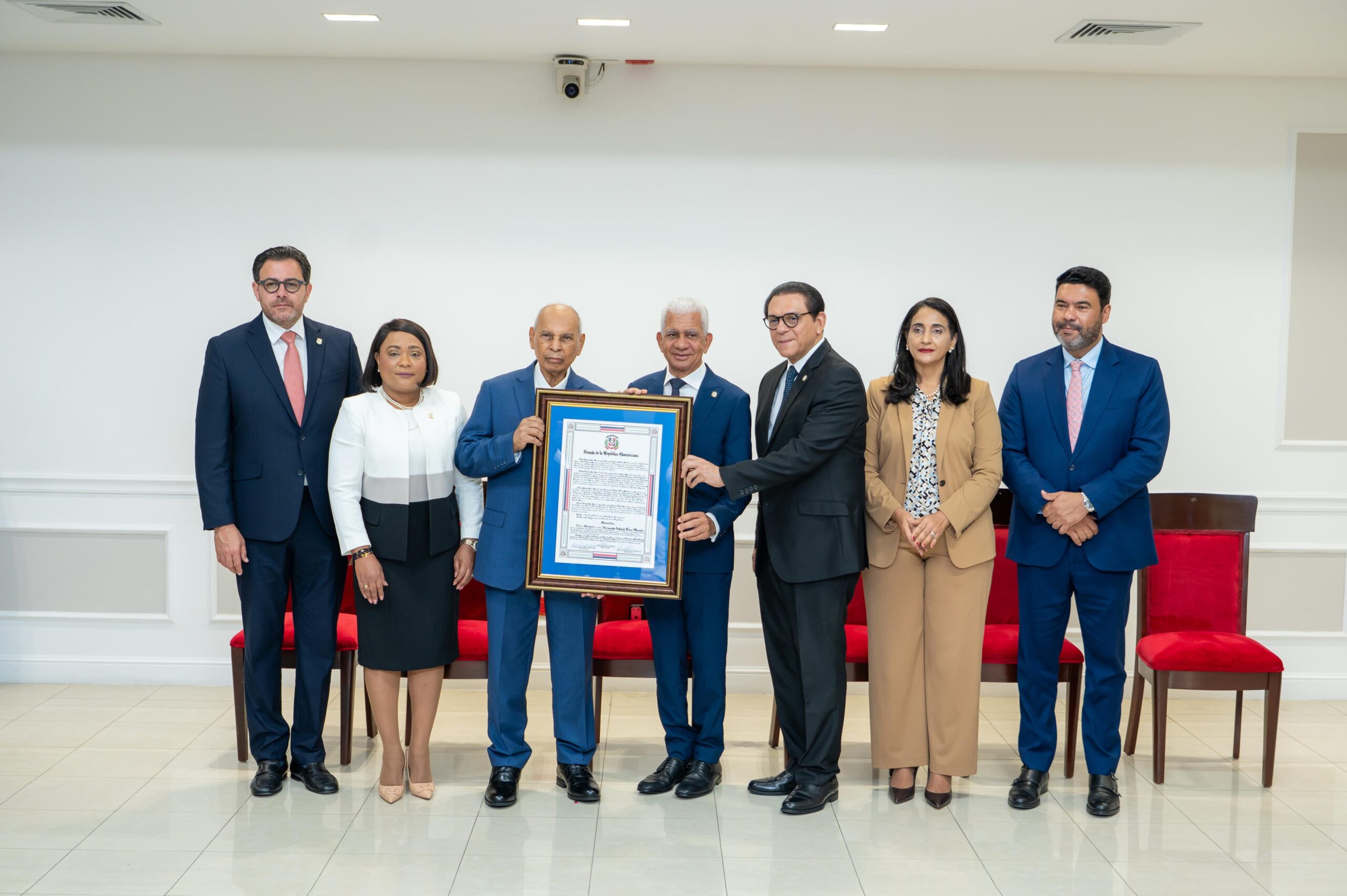 Senado de la República reconoce trayectoria de varias personalidades de la sociedad dominicana 1 WhatsApp Image 2026 07 08 at 3.42.17 PM scaled
