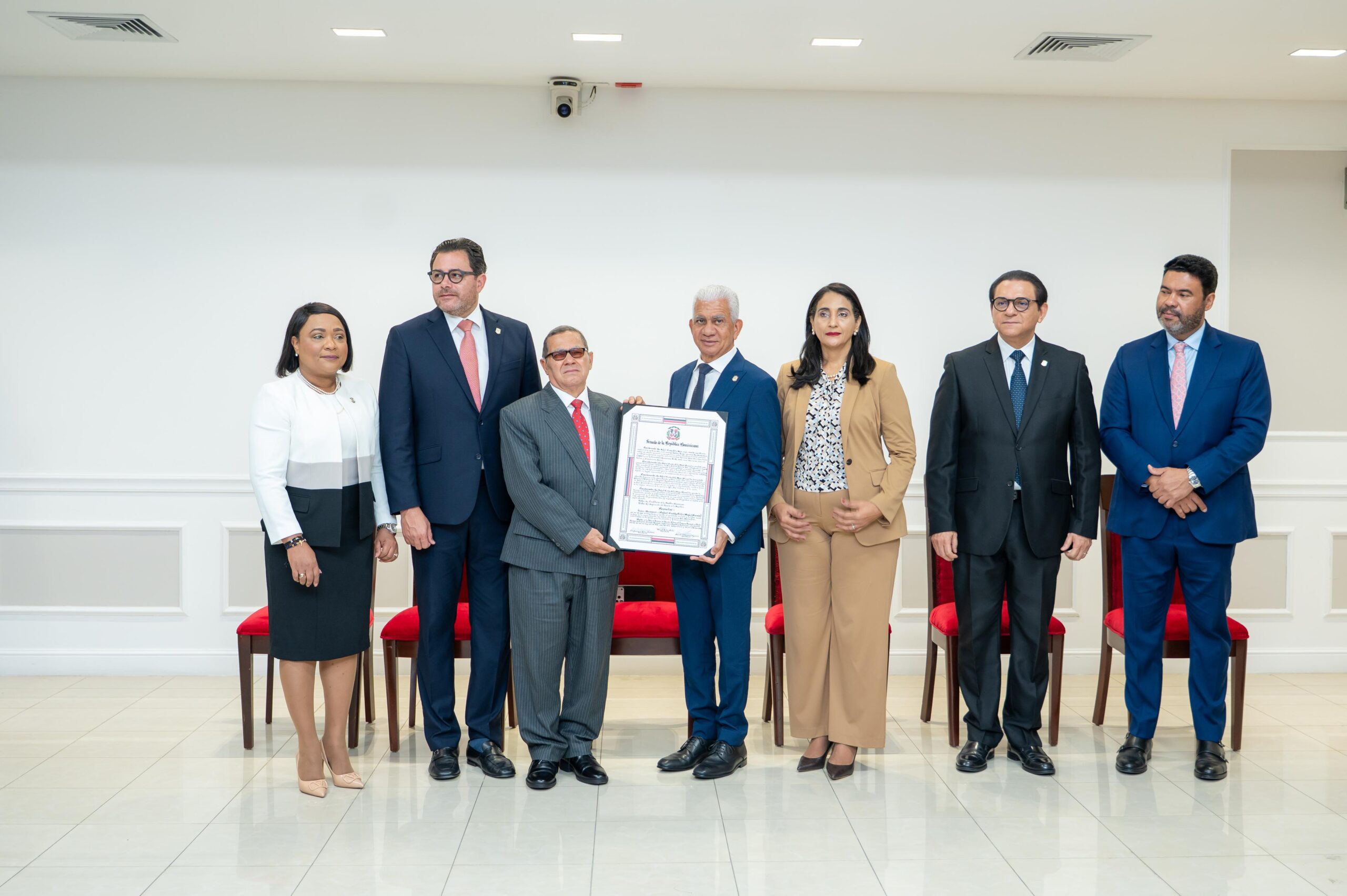 Senado de la República reconoce trayectoria de varias personalidades de la sociedad dominicana 2 WhatsApp Image 2026 07 08 at 3.42.18 PM scaled