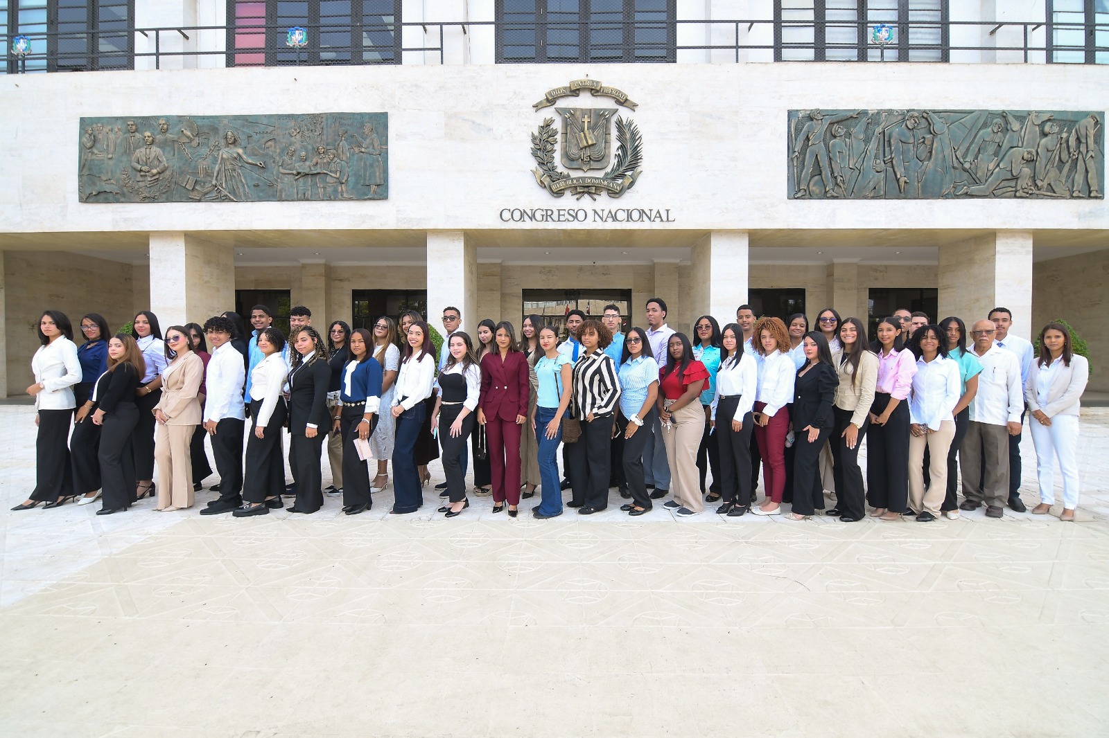 Senado recibe a estudiantes de Sociología de UCATECI, provincia La Vega