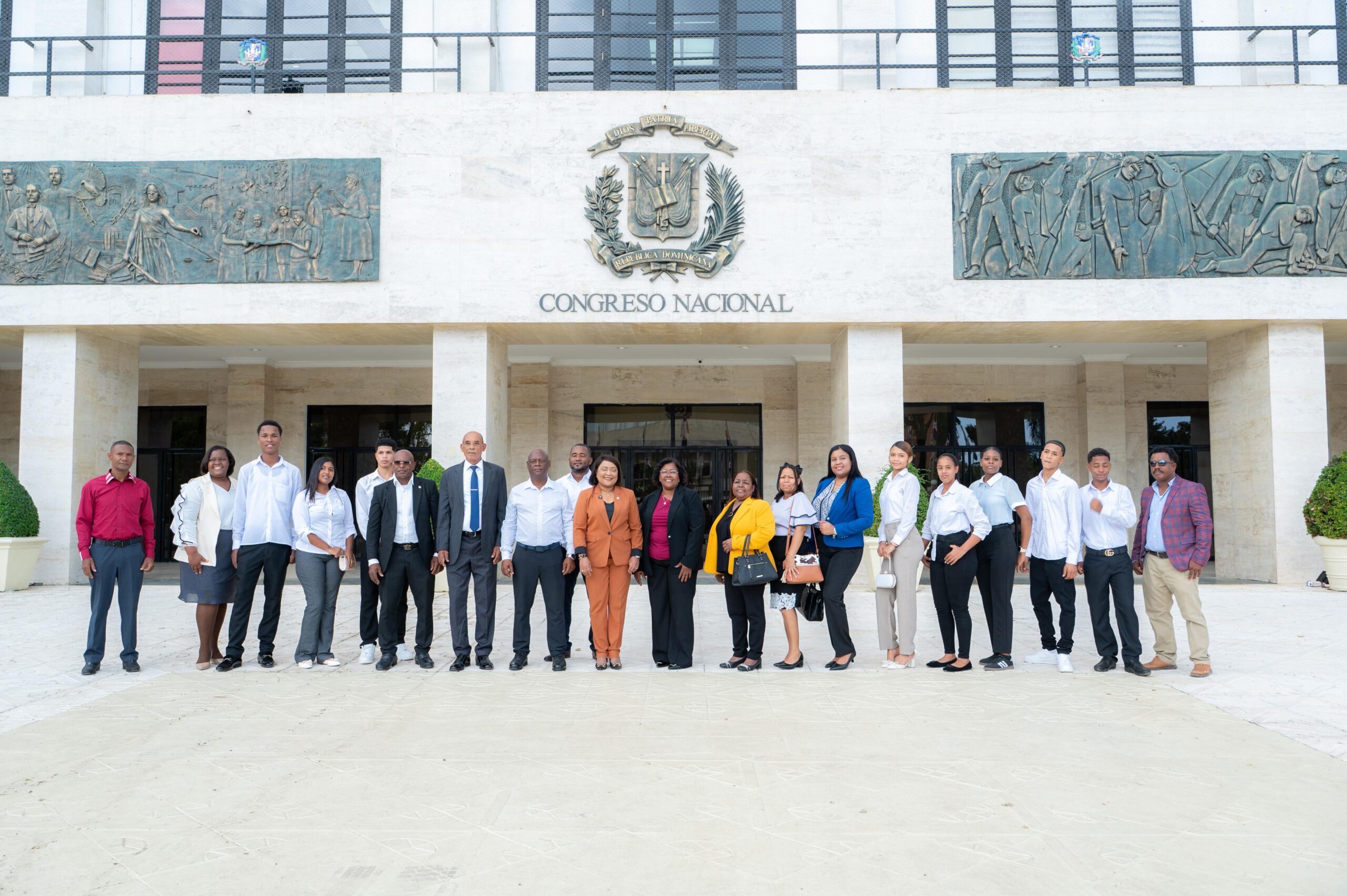 Senado abre sus puertas a comunitarios de la provincia San Pedro de Macorís