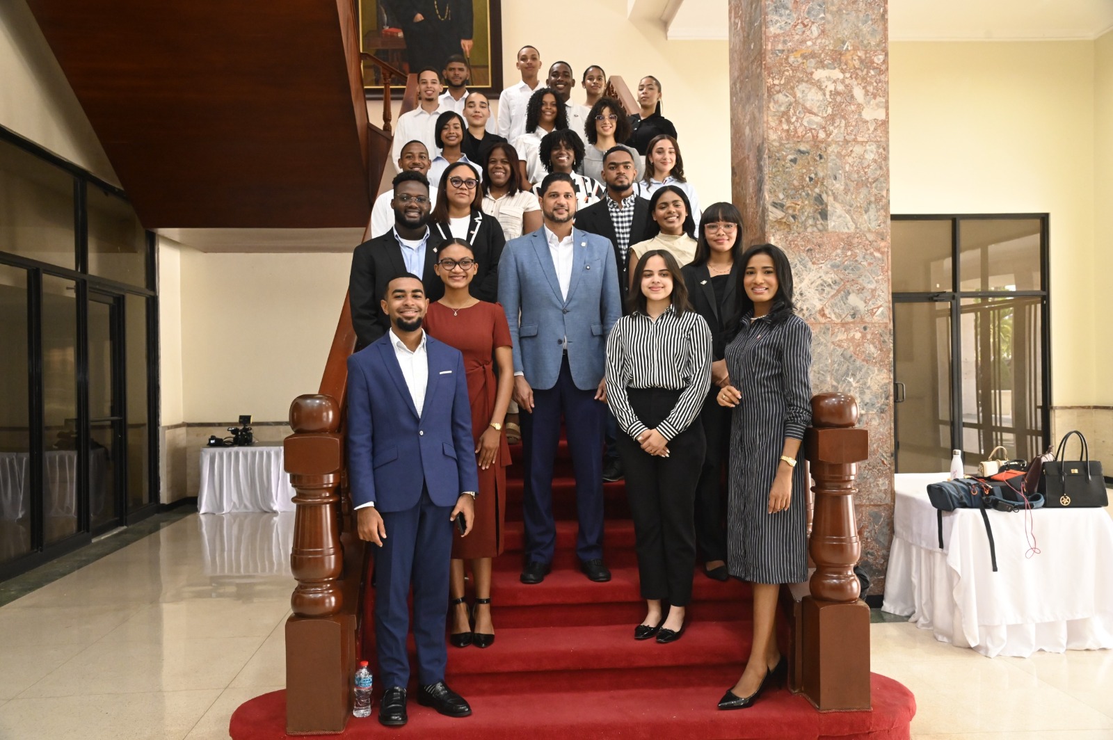 Senado recibe delegación de estudiantes sobresalientes de San Cristóbal 1 WhatsApp Image 2026 07 14 at 4.21.40 PM 1