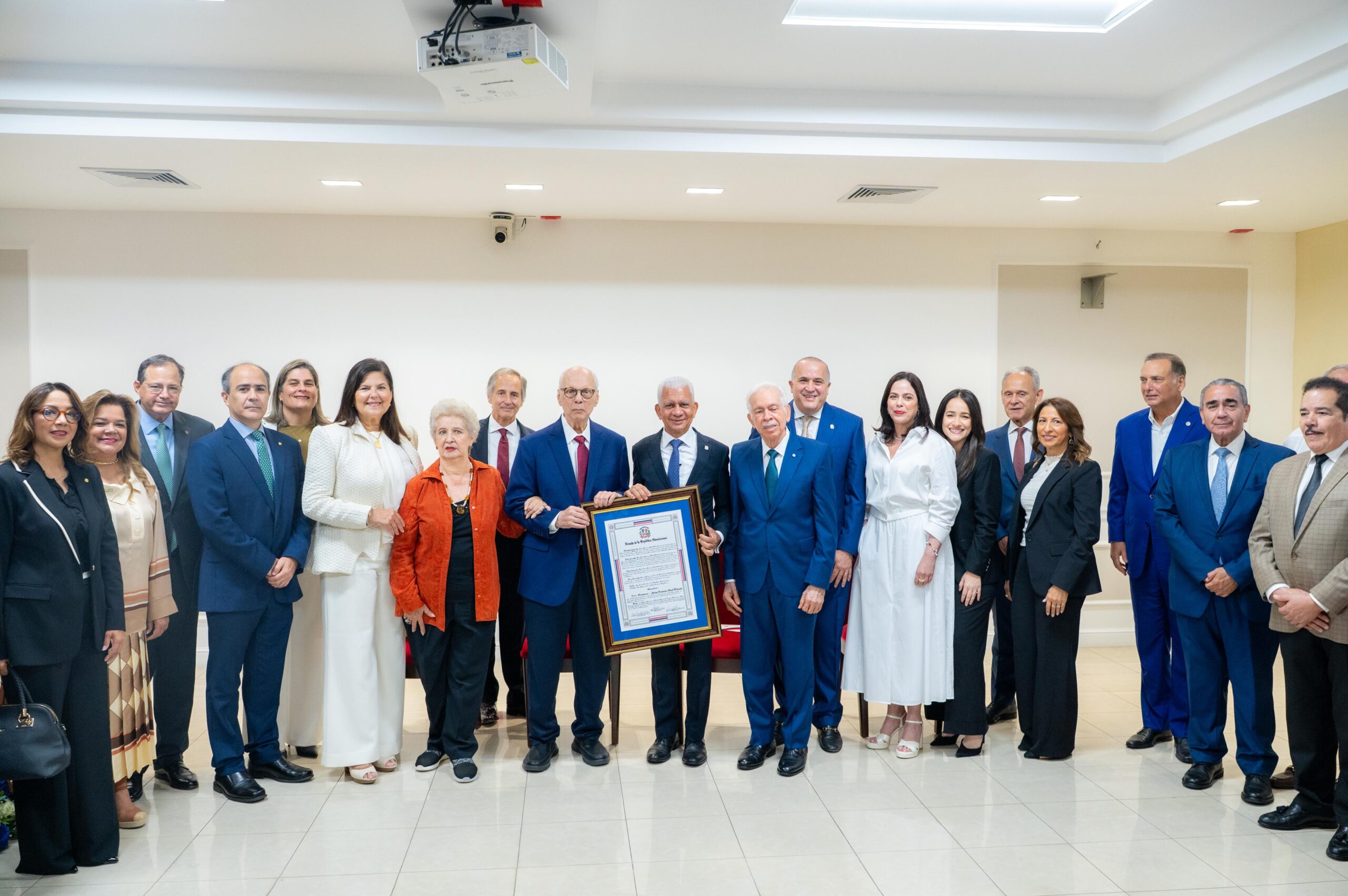 Senado reconoce a Jaime Francisco Sued Pichardo por su trayectoria empresarial y aportes al desarrollo de la industria farmacéutica 3 WhatsApp Image 2026 07 21 at 1.46.45 PM scaled